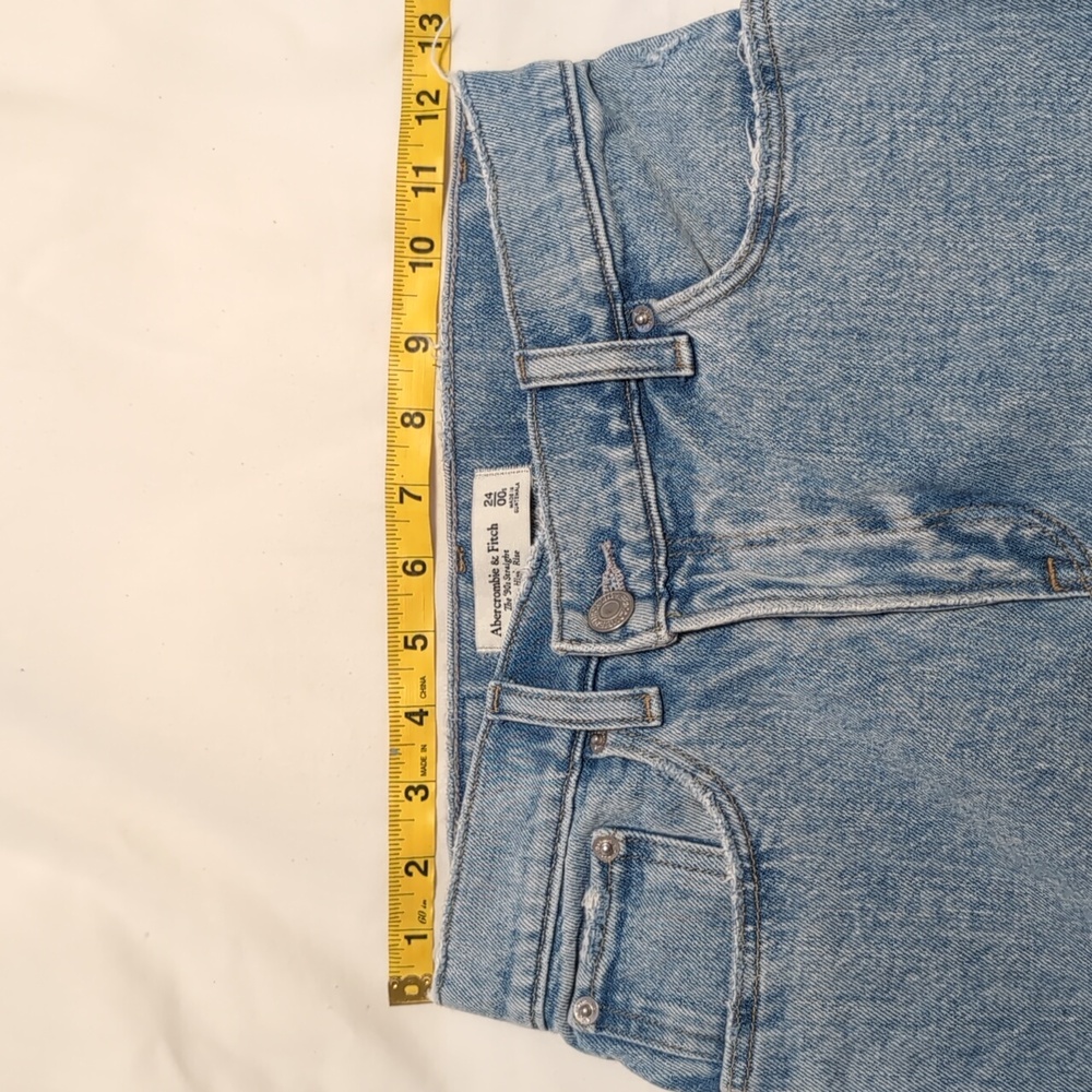 Abercrombie and Fitch Ultra High Rise 90s Straight Jean - Picture 10 of 10